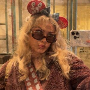 Meet your Posher, Mercedes